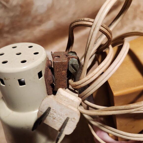 Vintage Desk Lamp Clip-On Light Beige Metal & Plastic Adjustable Fixture MCM Uti - Picture 5 of 6